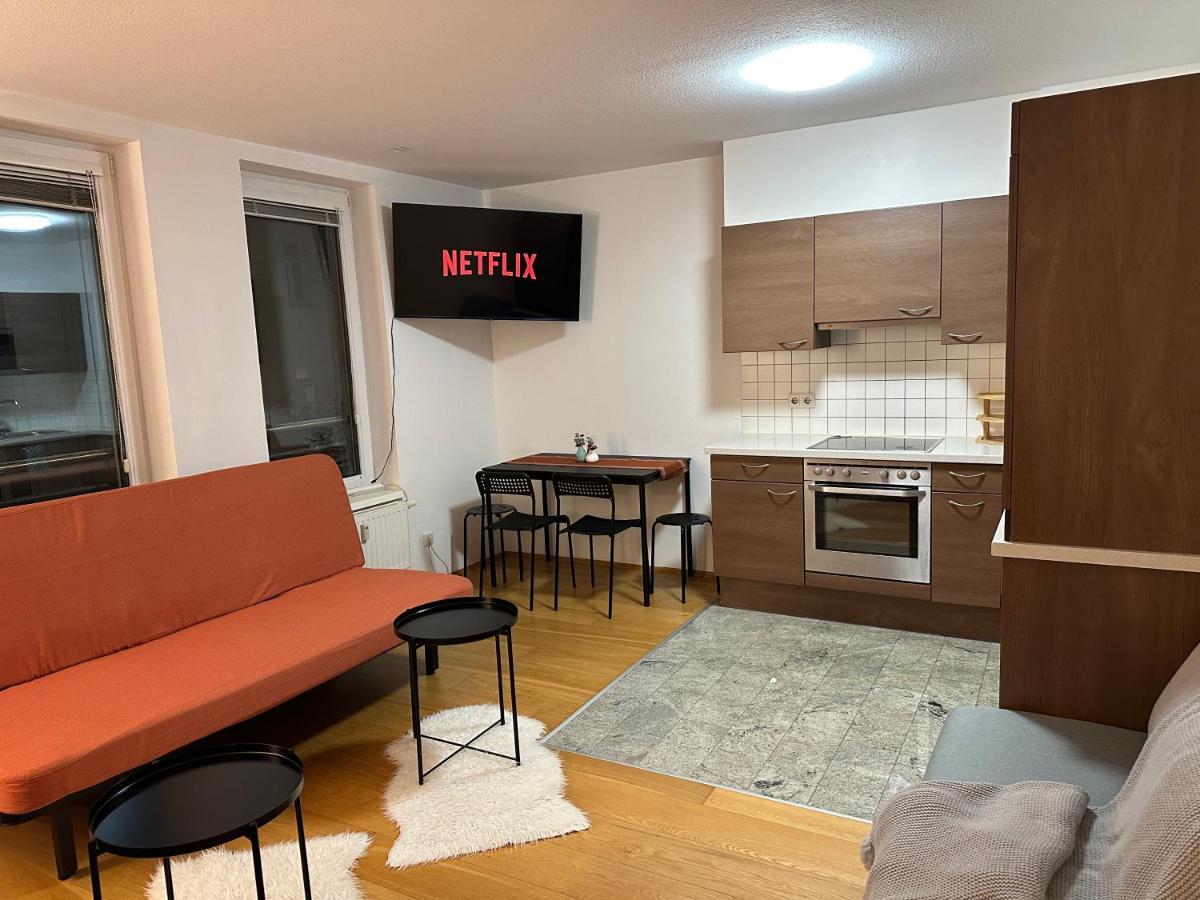 West2 Apartament *